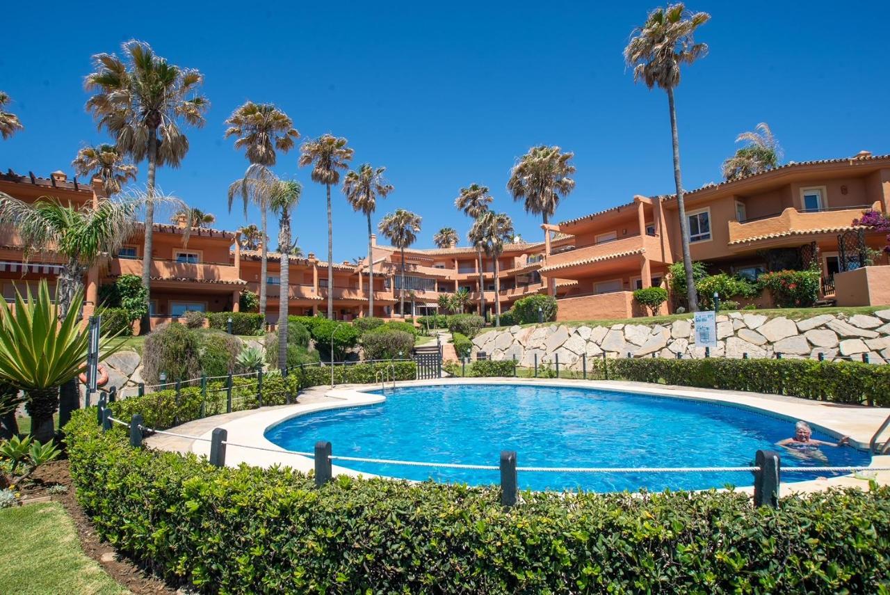 Fantastic Beachfront Apartment Estepona Extérieur photo