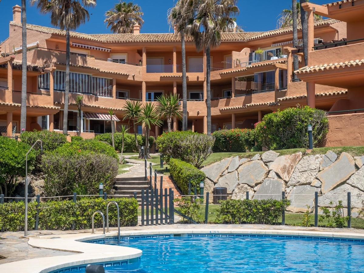 Fantastic Beachfront Apartment Estepona Extérieur photo