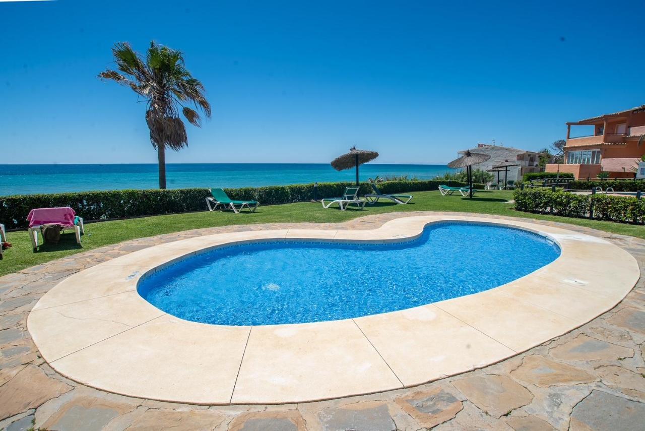 Fantastic Beachfront Apartment Estepona Extérieur photo
