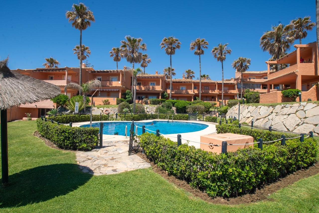 Fantastic Beachfront Apartment Estepona Extérieur photo