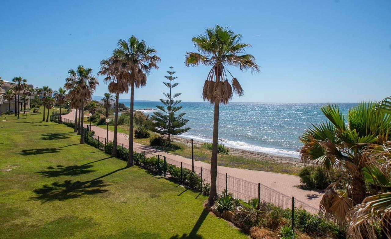 Fantastic Beachfront Apartment Estepona Extérieur photo