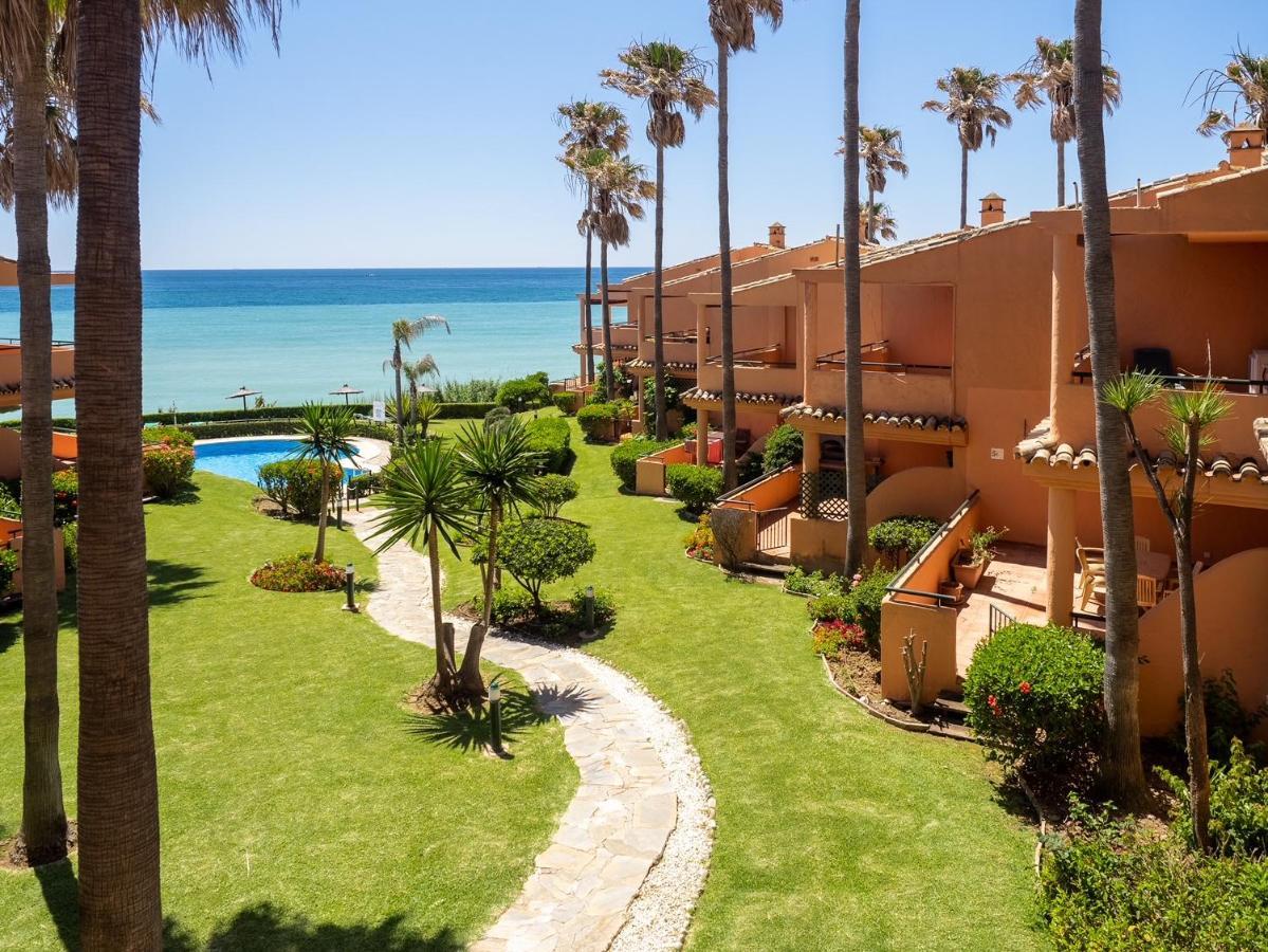 Fantastic Beachfront Apartment Estepona Extérieur photo