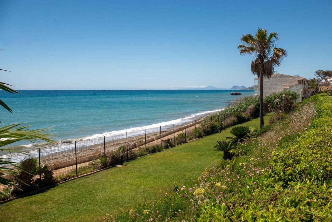 Fantastic Beachfront Apartment Estepona Extérieur photo