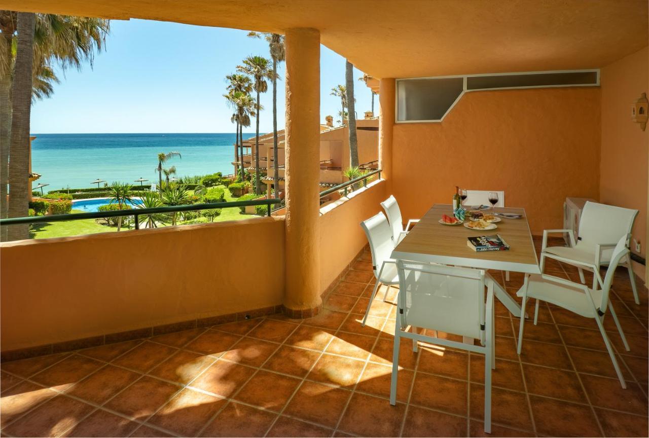 Fantastic Beachfront Apartment Estepona Extérieur photo