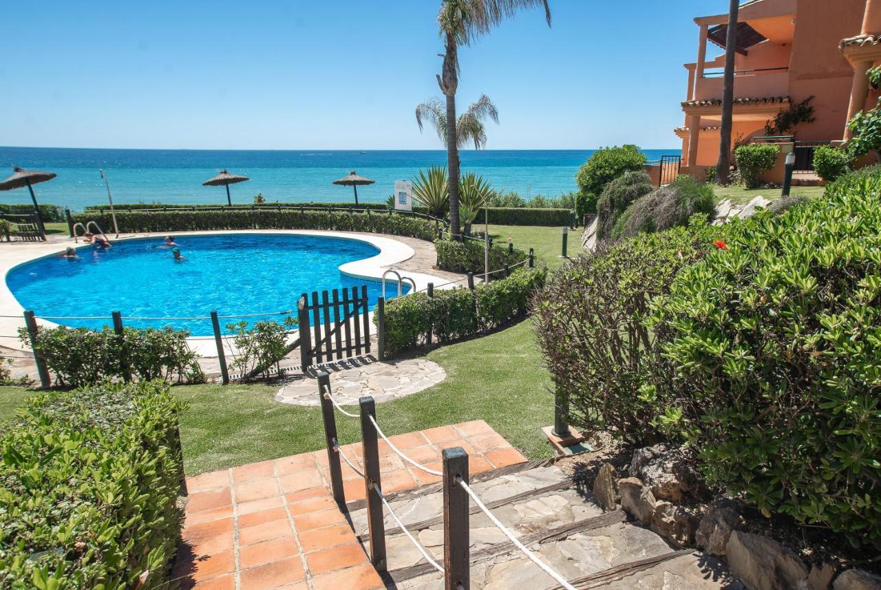 Fantastic Beachfront Apartment Estepona Extérieur photo
