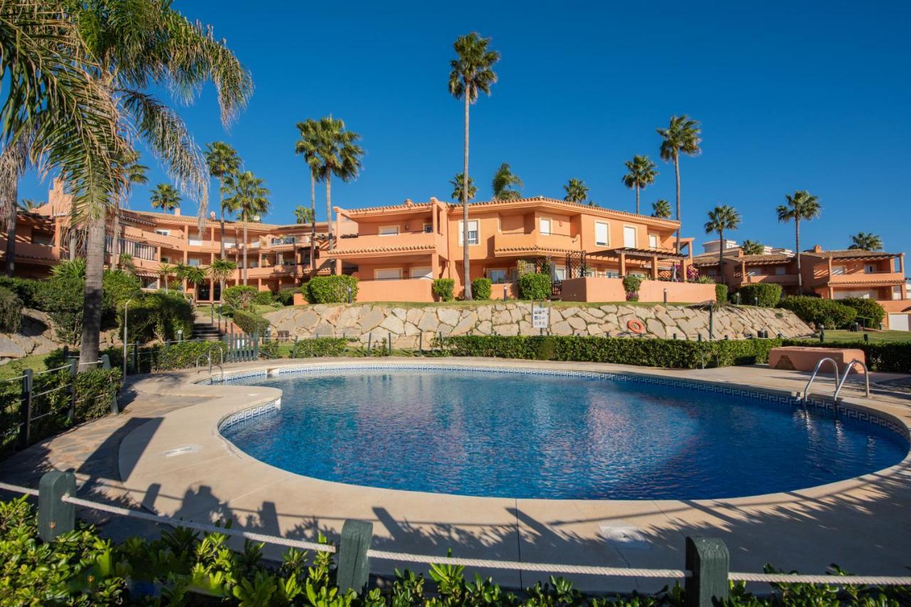 Fantastic Beachfront Apartment Estepona Extérieur photo