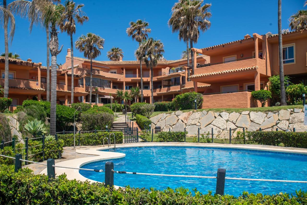 Fantastic Beachfront Apartment Estepona Extérieur photo