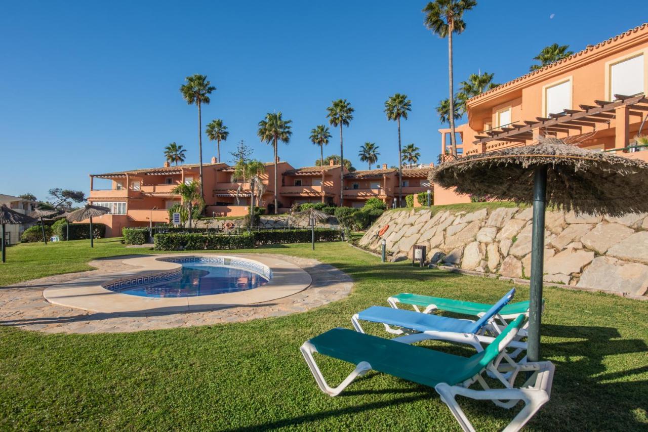 Fantastic Beachfront Apartment Estepona Extérieur photo