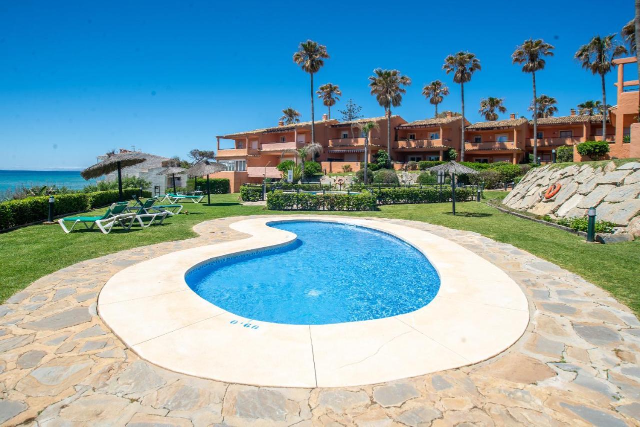 Fantastic Beachfront Apartment Estepona Extérieur photo